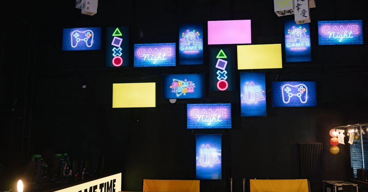 Мини-игры онлайн-казино на экране компьютера с яркой графикой